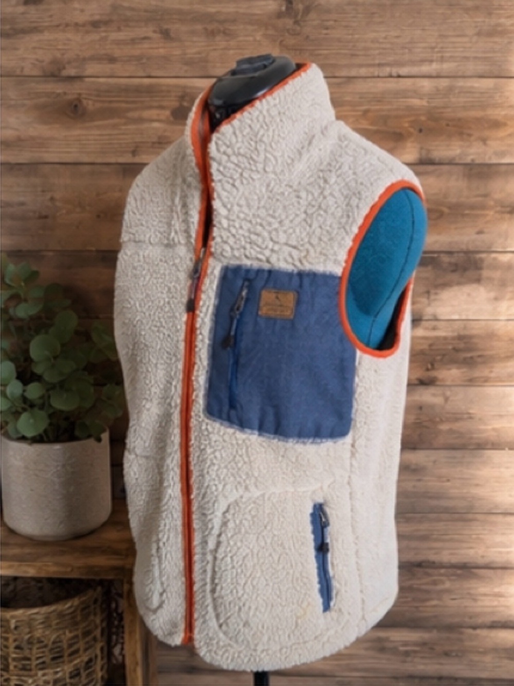 Eddie Bauer Women’s Sherpa Fleece Vest Size Small Cream Teddy Fleece Zip Up - Picture 3 of 8